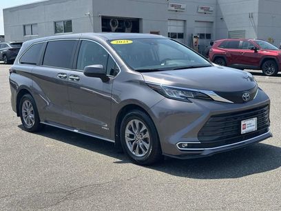 Used 2021 Toyota Sienna XLE