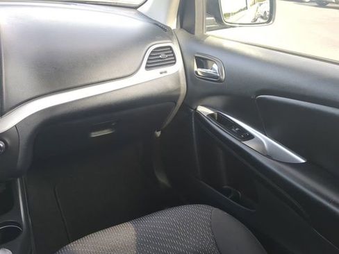 Used 2018 Dodge Journey SE FWD image 16