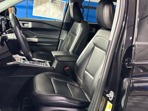 Used 2022 Ford Explorer XLT w/ Equipment Group 202A image 13