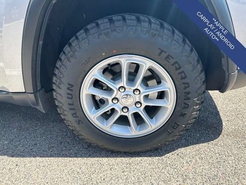 Used 2018 Jeep Grand Cherokee Laredo RWD image 4