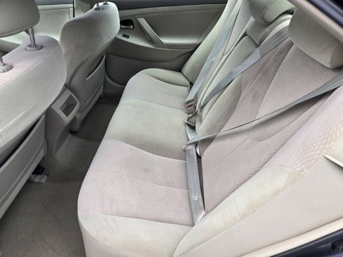 Used 2011 Toyota Camry LE FWD image 11