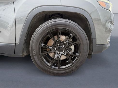 Used 2021 Jeep Cherokee Latitude Lux image 9