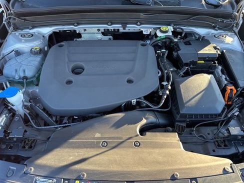 Certified 2025 Volvo XC40 B5 Plus image 34