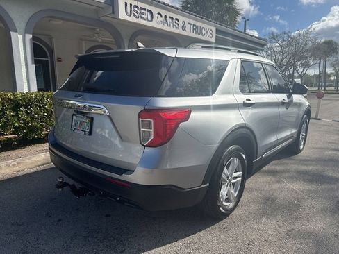 Used 2024 Ford Explorer XLT RWD image 4