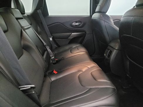 Used 2019 Jeep Cherokee Limited image 19