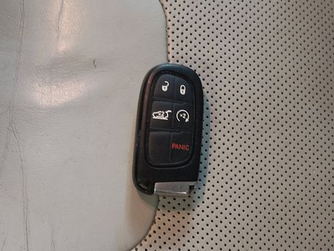 Used 2019 Jeep Cherokee Limited image 32