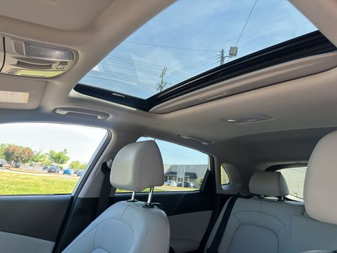 Used 2023 Hyundai Kona Limited image 18