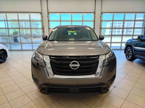 Used 2025 Nissan Pathfinder SV AWD/4WD image 6