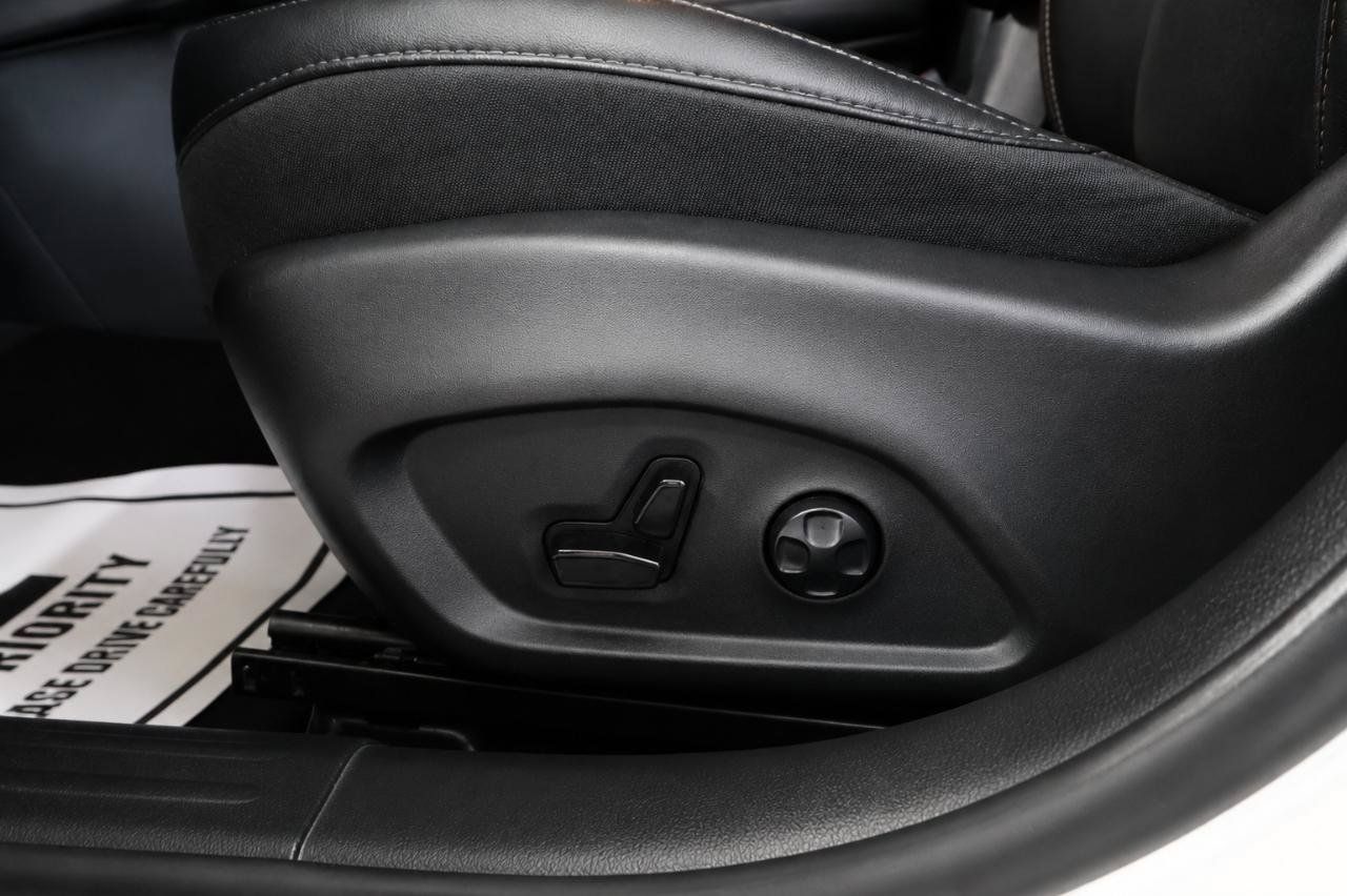 Used 2018 Jeep Compass Latitude FWD image 18