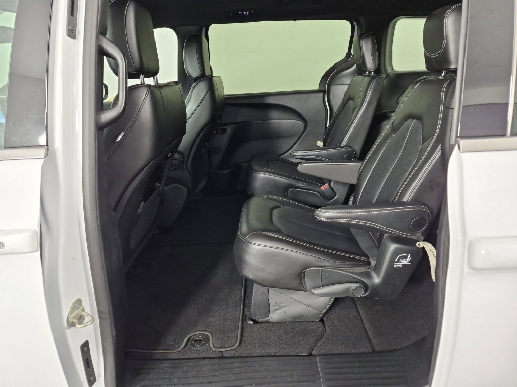 Used 2025 Chrysler Pacifica Select FWD image 28