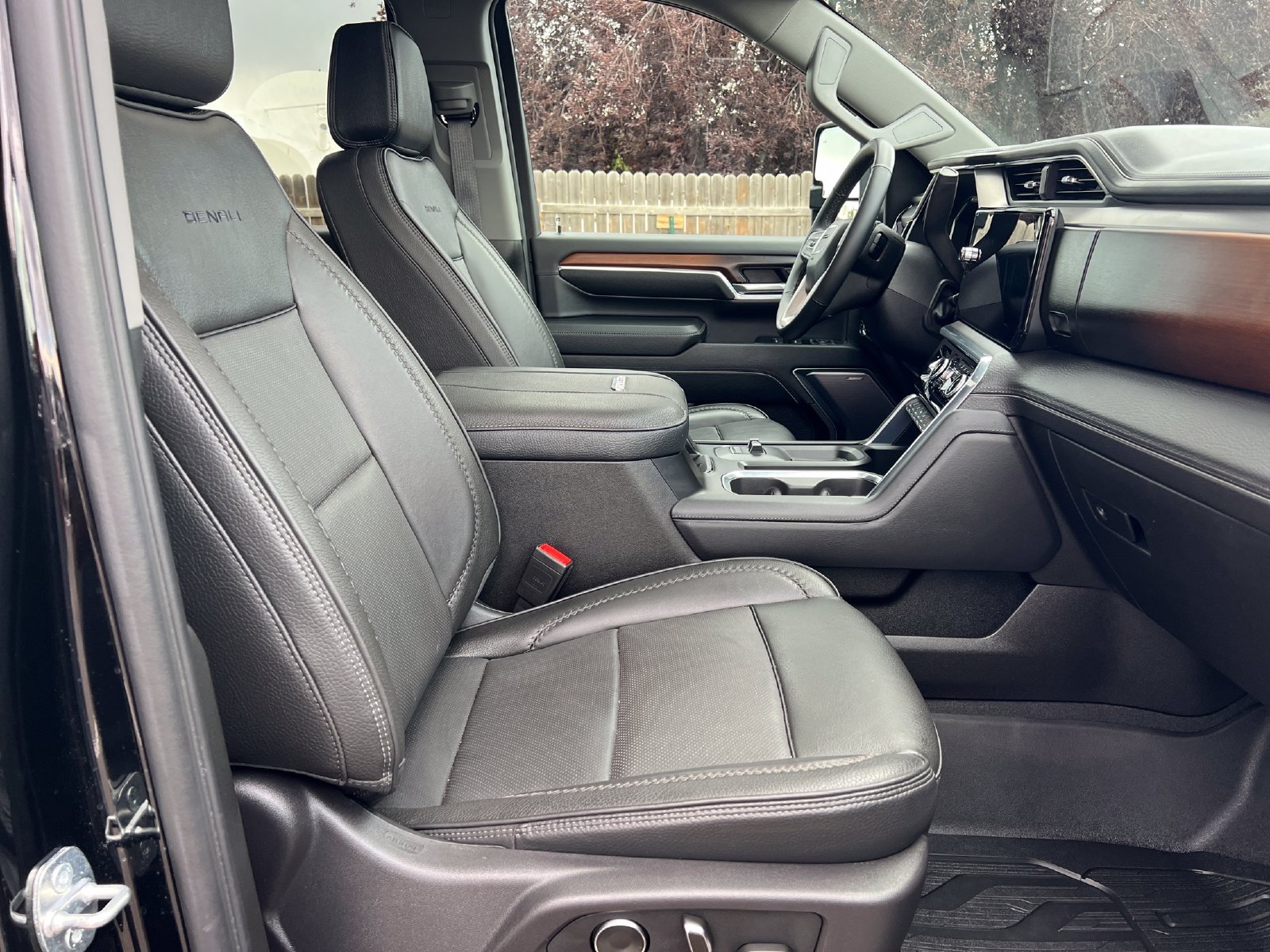 Used 2024 GMC Sierra 3500 Denali w/ Denali Reserve Package AWD/4WD image 15