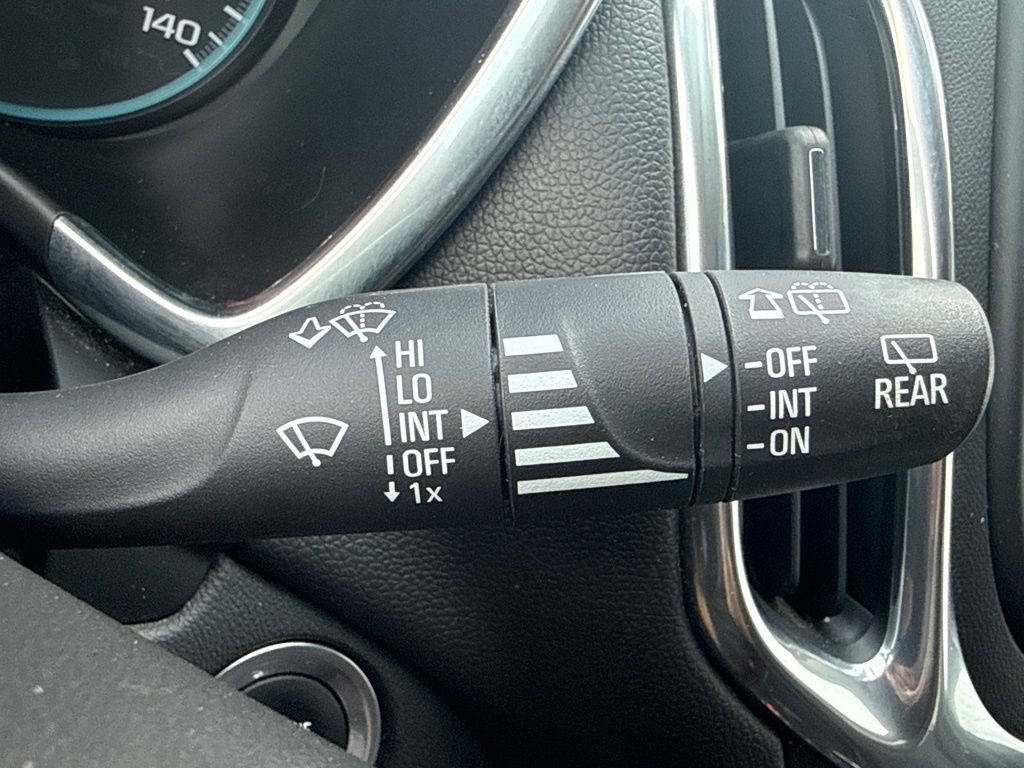 Used 2018 Chevrolet Equinox LT FWD image 25