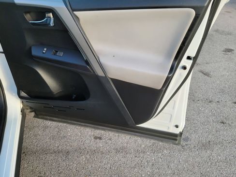 Used 2018 Toyota RAV4 XLE image 39