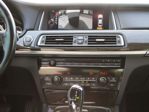 Used 2015 BMW 750Li image 36