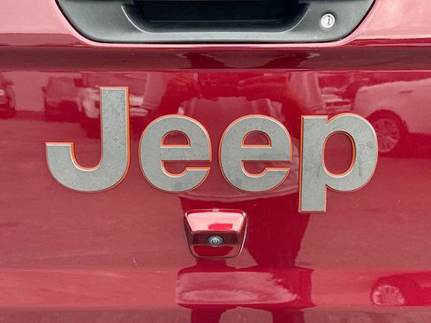 Used 2022 Jeep Gladiator Mojave AWD/4WD image 11