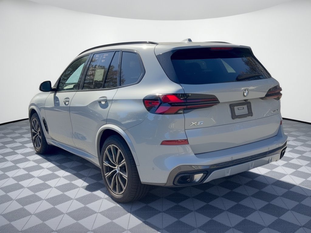 Used 2024 BMW X5 xDrive40i AWD/4WD image 3
