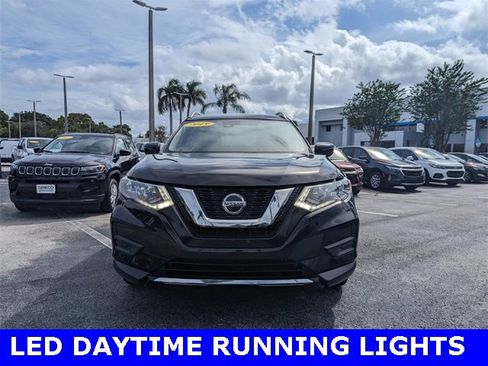 Used 2019 Nissan Rogue SV image 3