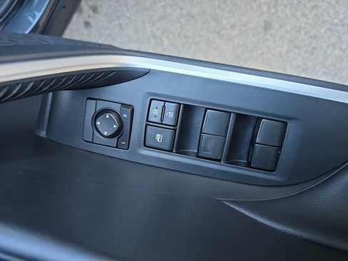 Used 2021 Toyota RAV4 LE image 27