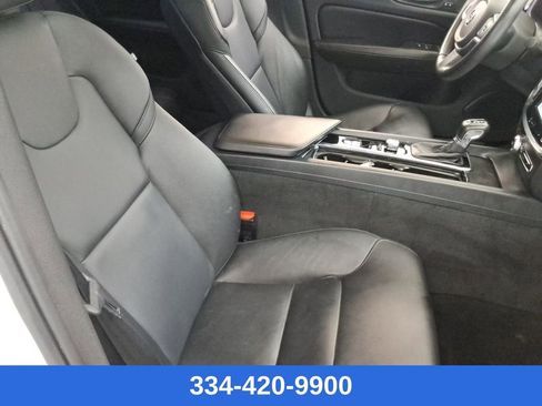 Used 2020 Volvo S60 T5 Momentum image 16