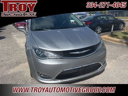 Used 2018 Chrysler Pacifica Touring-L image 13