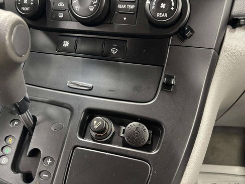 Used 2006 Kia Sedona LX image 29