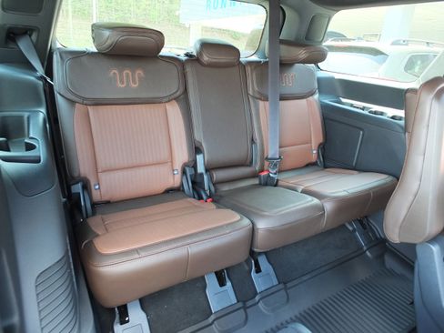 Used 2025 Ford Expedition King Ranch image 17