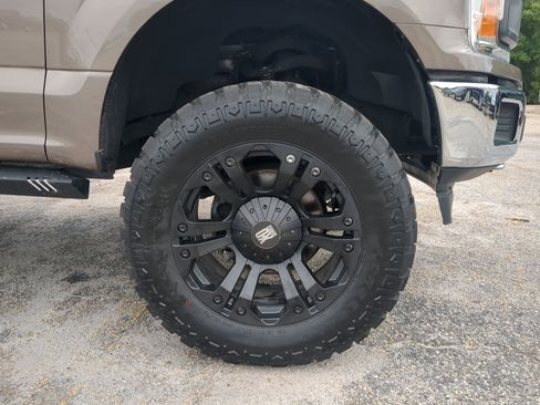 Used 2020 Ford F150 XLT w/ Equipment Group 302A Luxury AWD/4WD image 9