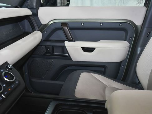 Used 2023 Land Rover Defender 110 X-Dynamic SE image 45