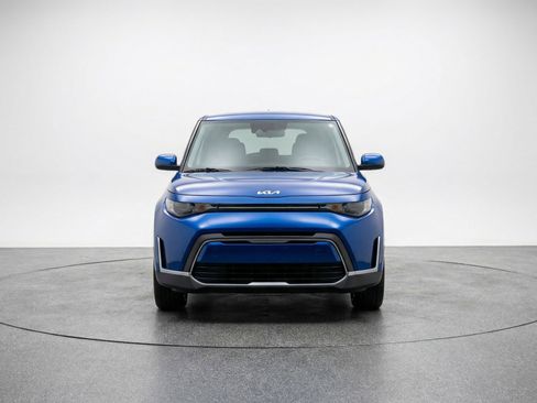 Used 2025 Kia Soul LX w/ LX Technology Package image 2