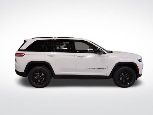 New 2025 Jeep Grand Cherokee Altitude image 27