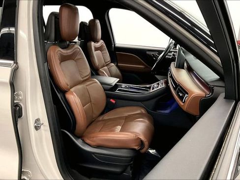 Used 2023 Lincoln Aviator Reserve w/ Equipment Group 201A AWD/4WD image 8