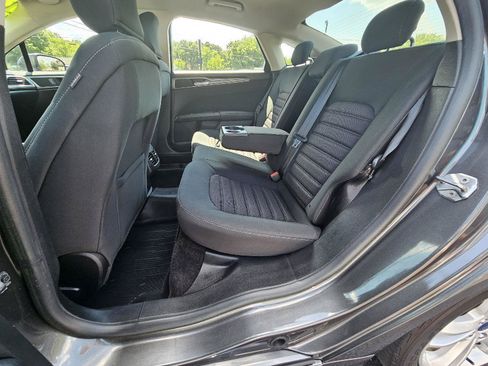 Used 2018 Ford Fusion SE w/ Fusion SE Technology Package FWD image 17
