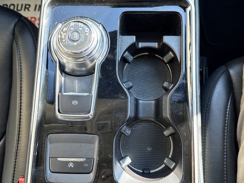 Used 2019 Ford Edge Titanium image 14