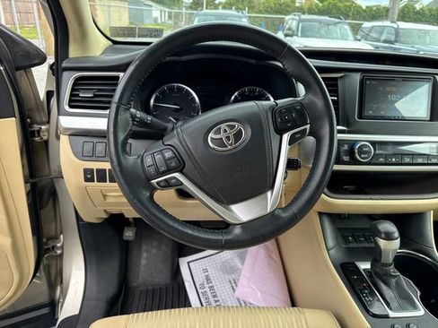 Used 2015 Toyota Highlander Plus AWD/4WD image 13