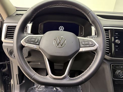 Used 2023 Volkswagen Atlas SE w/ Panoramic Sunroof Package AWD/4WD image 11