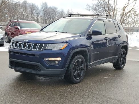 Used 2018 Jeep Compass Latitude w/ Cold Weather Group image 2