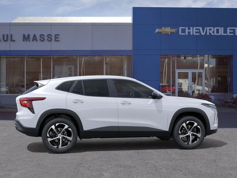 New 2026 Chevrolet Trax RS w/ Driver Confidence Package FWD image 5