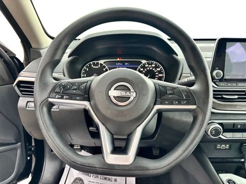 Used 2024 Nissan Altima 2.5 SV FWD image 12