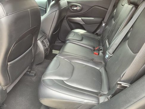 Used 2019 Jeep Cherokee Limited w/ Luxury Group FWD image 10