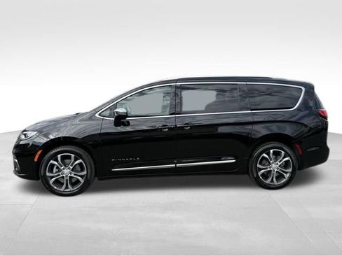 New 2026 Chrysler Pacifica Pinnacle image 4