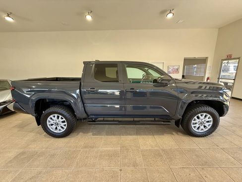 Used 2024 Toyota Tacoma SR RWD image 5