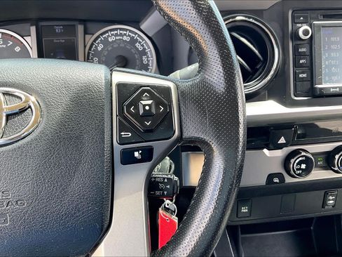 Used 2017 Toyota Tacoma SR5 w/ Tow Package RWD image 21
