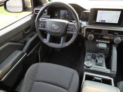 Certified 2024 Toyota Tacoma SR5 AWD/4WD image 10