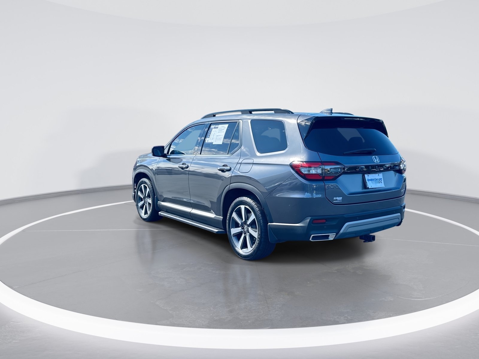 Used 2025 Honda Pilot Touring image 7
