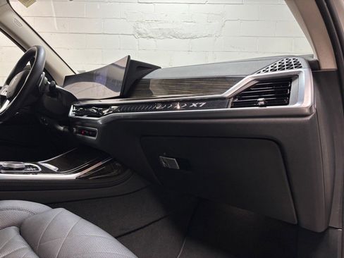 Used 2023 BMW X7 xDrive40i image 31
