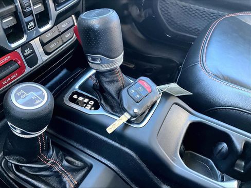 Used 2022 Jeep Gladiator Mojave w/ Cold Weather Group image 30