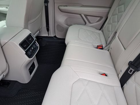 New 2026 Volkswagen Atlas SE FWD image 22
