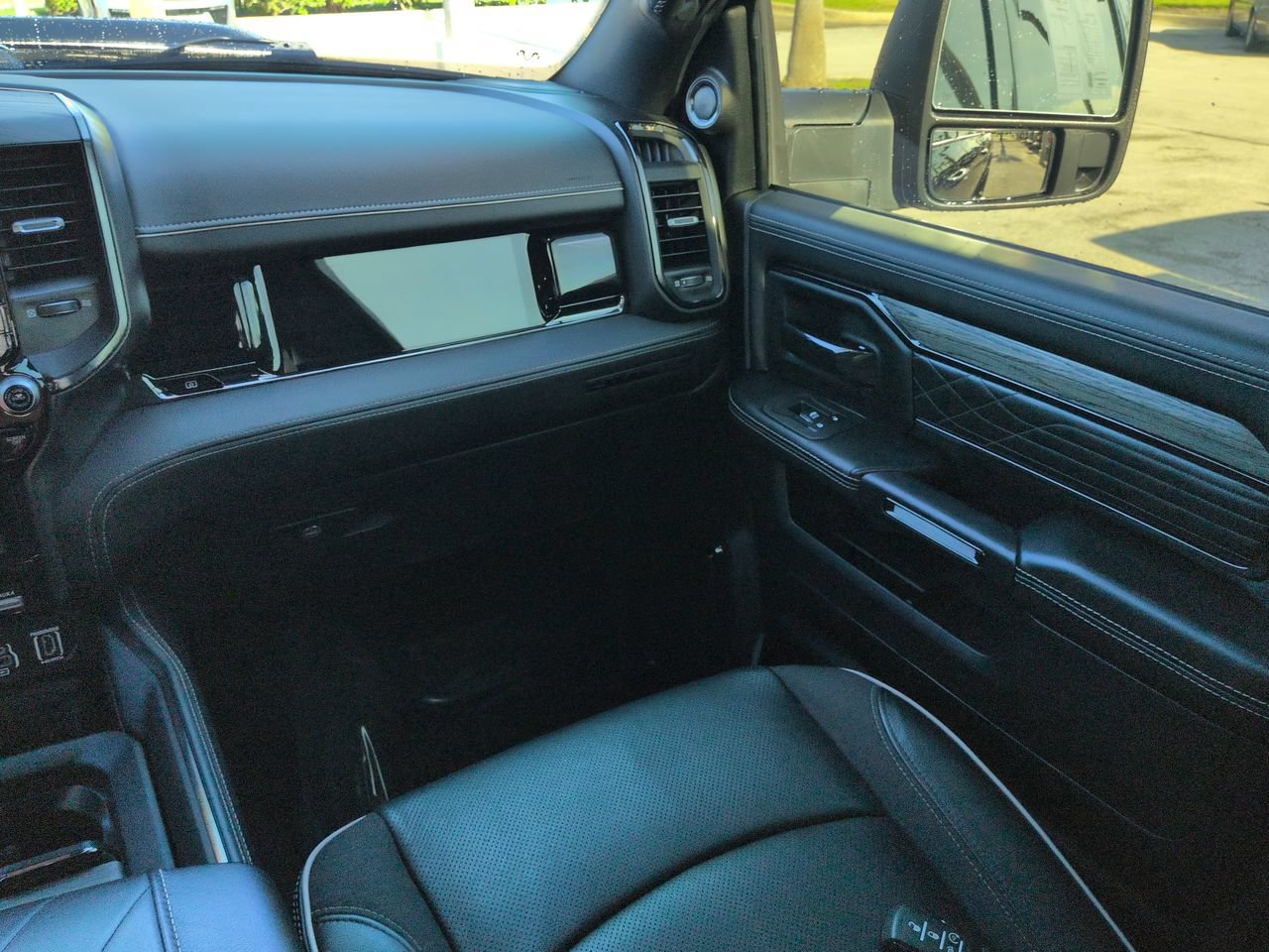 Used 2025 RAM 2500 Limited AWD/4WD image 16