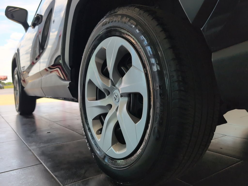 Used 2024 Toyota RAV4 LE AWD/4WD image 9