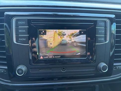 Used 2018 Volkswagen Beetle 2.0T S image 21